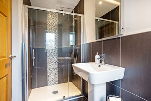 En-suite- click for photo gallery